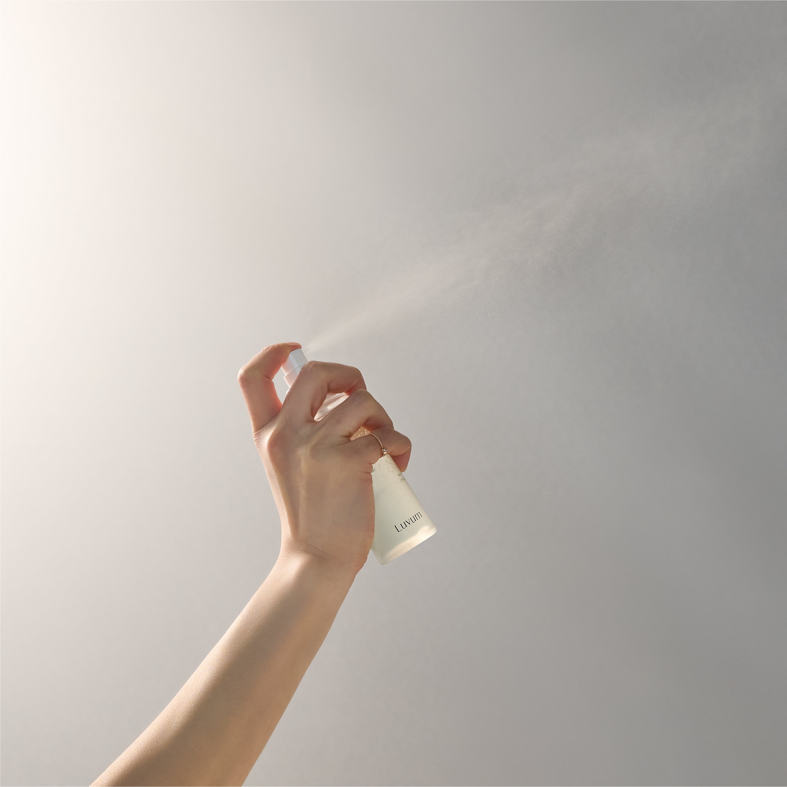 LUVUM CALMING REPAIR CICA GEL SERUM Lekkie, żelowe serum w mgiełce z ekstraktem z wąkroty azjatyckiej 80 ml #4