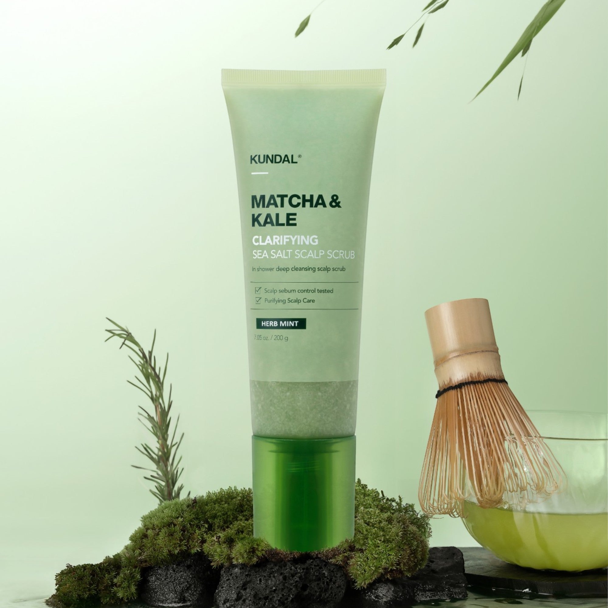 KUNDAL MATCHA&KALE CLARIFYING SEA SALT SCRUB Trychologiczny peeling do skóry głowy Herb Mint 200 g #5