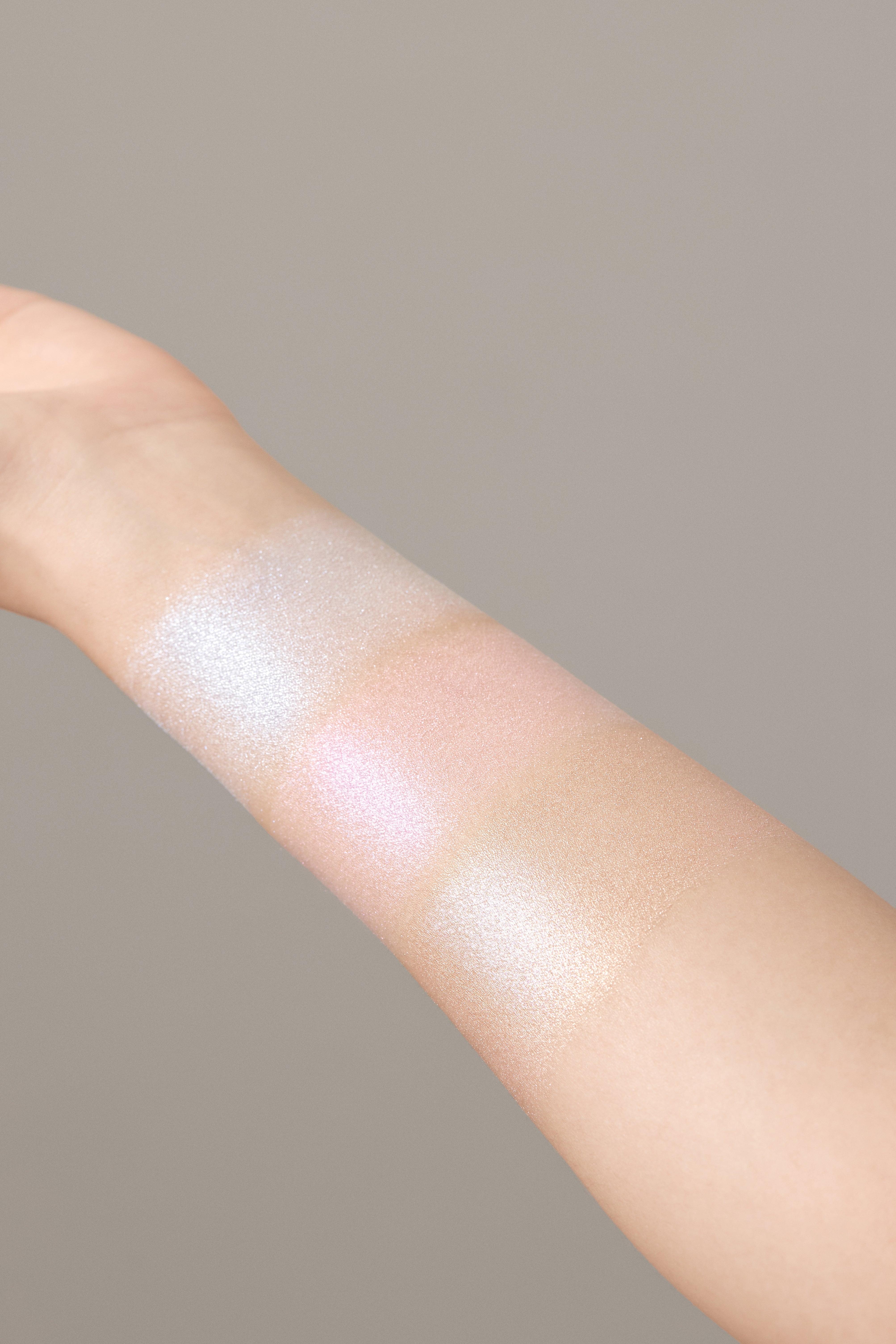 LAKA DREAMBEAM HIGHLIGHTER Illuminante viso dal finish radioso e luminoso 2,8 g